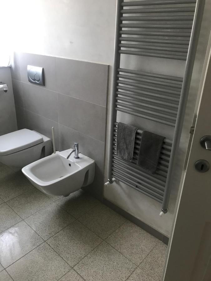 Camera Con Bagno Privato E Parcheggio Lucca Bagian luar foto